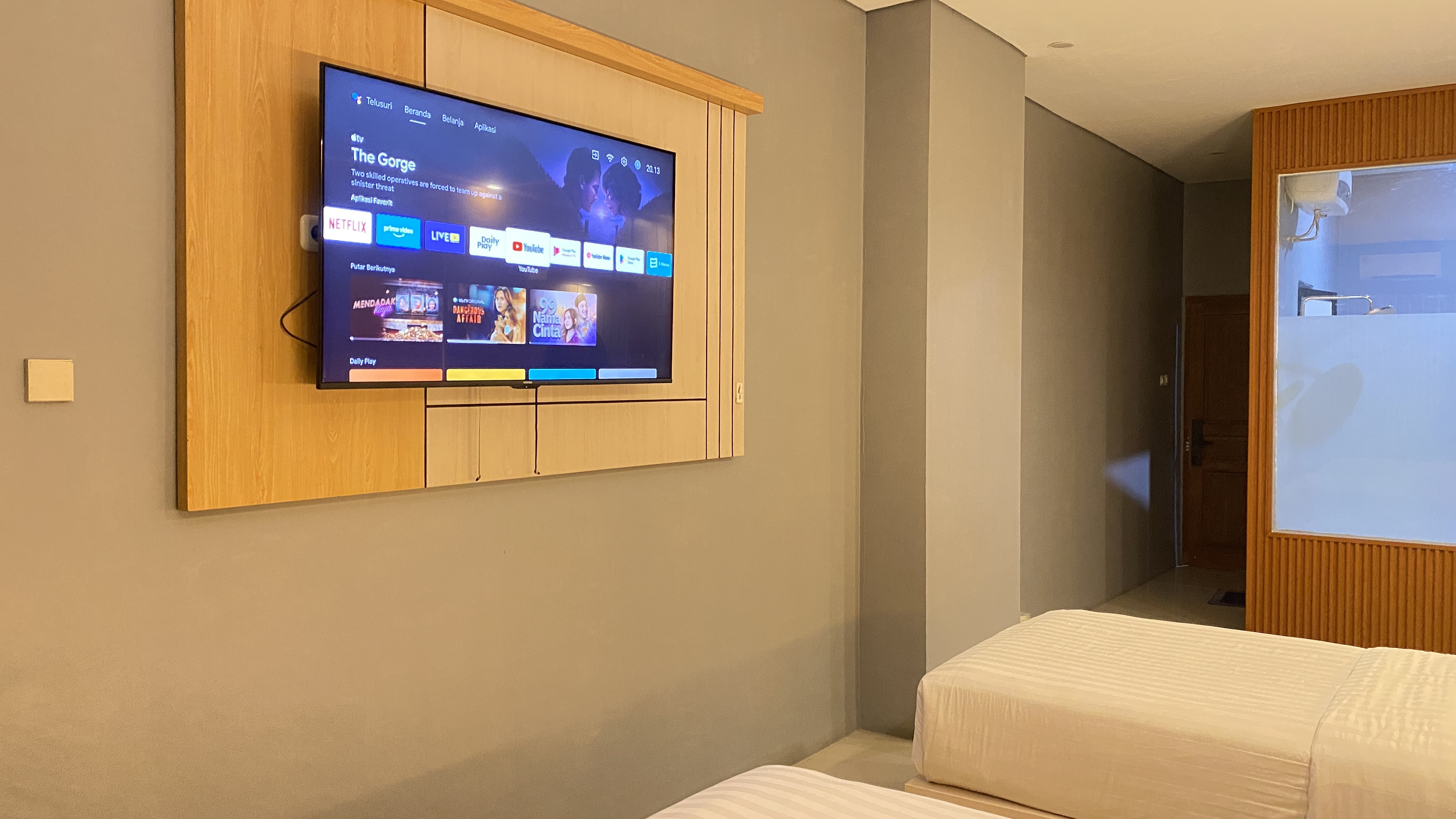 FamilyRoom-BathUp 5