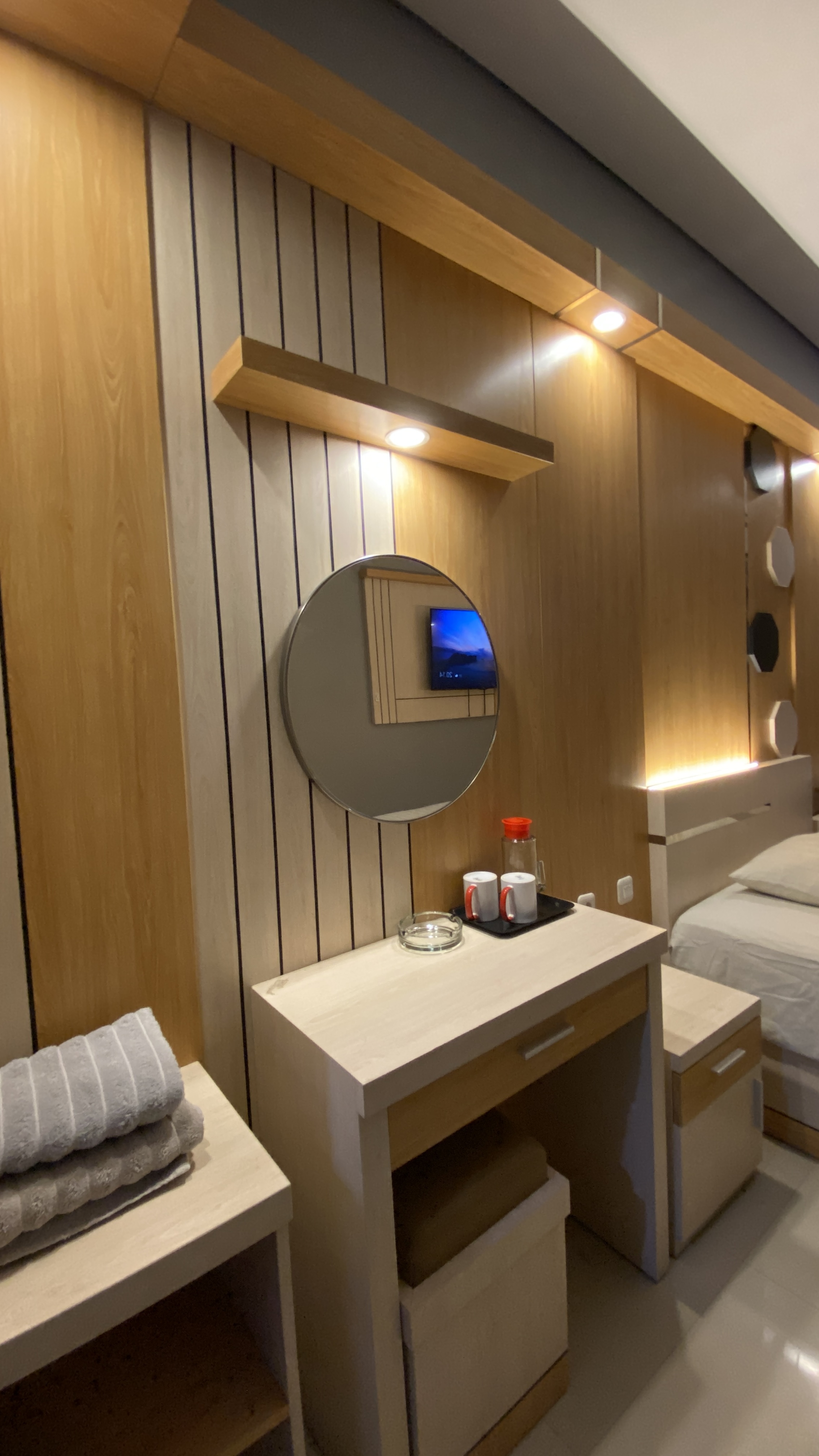 FamilyRoom-BathUp 8
